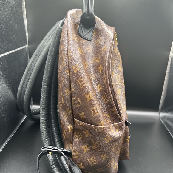 Beautiful Louis Vuitton Monogram Palm Springs MM Backpack - Picture 12 of 12
